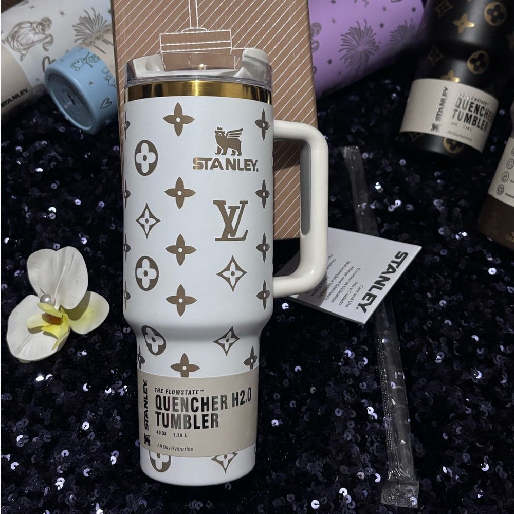 White and gold Quencher H2.0 Tumbler